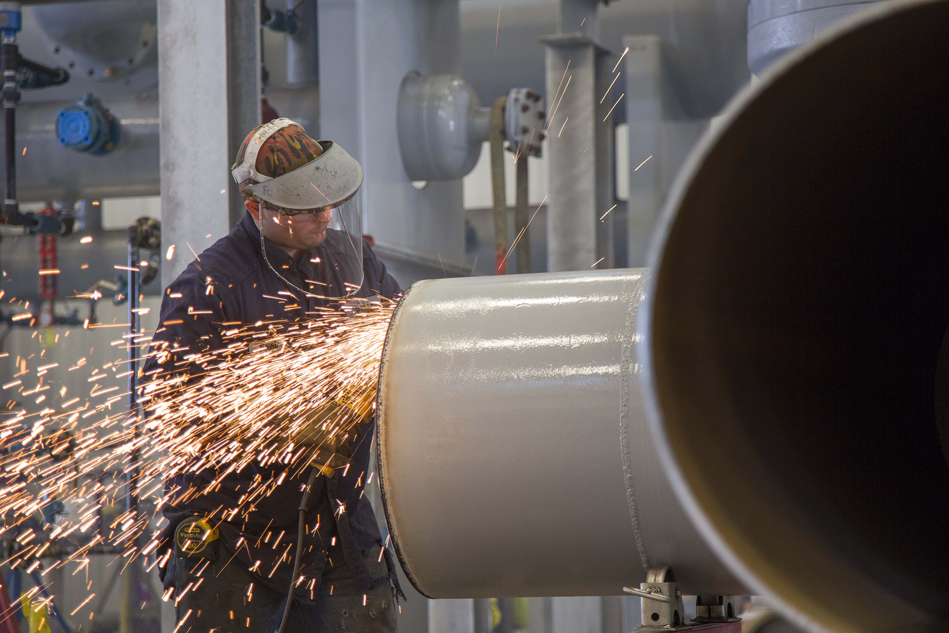 bolt-employee-fabricating-pipe